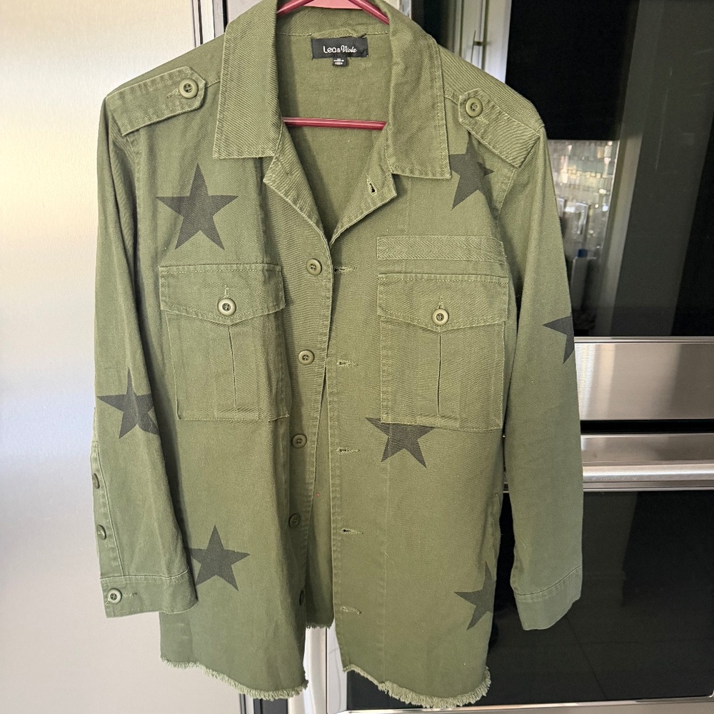 Lea & Viola Army Olive Green Shacket with Black Stars M in Like New Condition